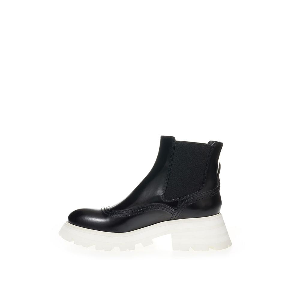 Elegant Leather Boots in Timeless Black Shoes Alexander McQueen