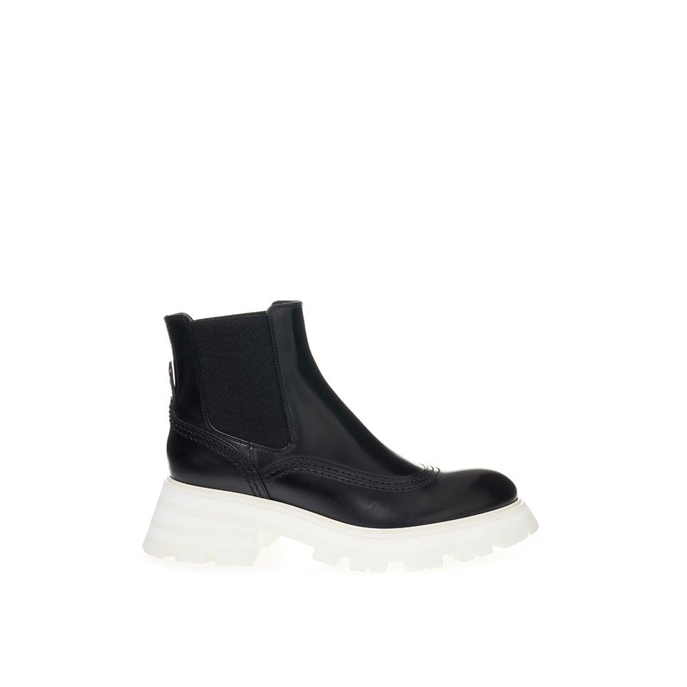 Elegant Leather Boots in Timeless Black Shoes Alexander McQueen