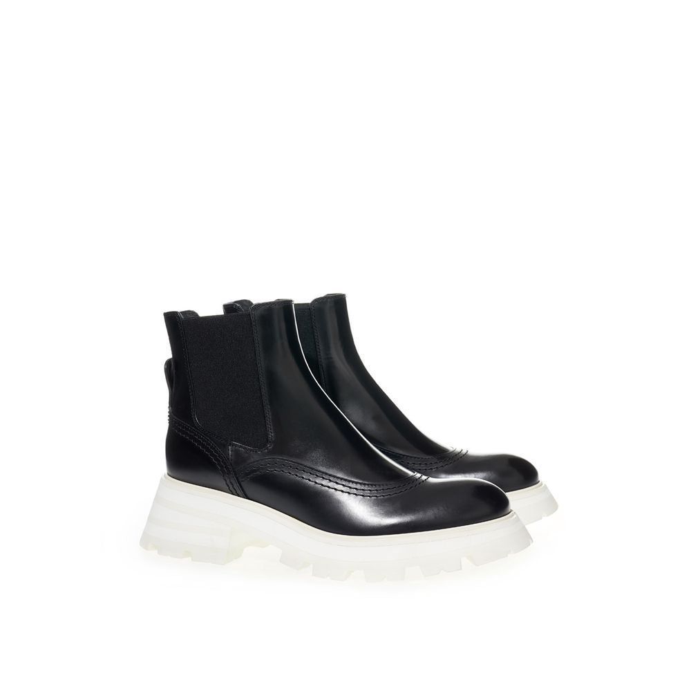 Elegant Leather Boots in Timeless Black Shoes Alexander McQueen